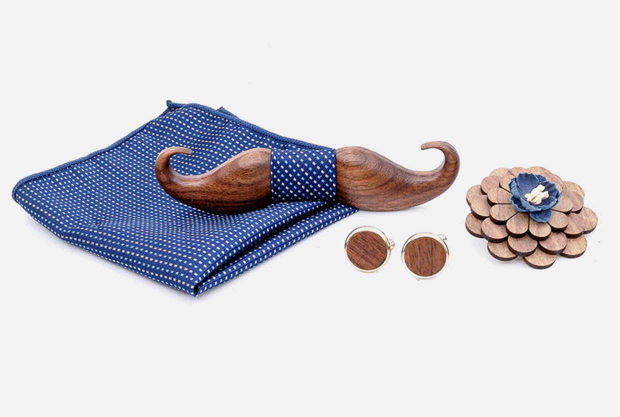 Gaira® Dřevěný motýlek s kapesníčkem a manžetovými knoflíčky a broží 709216
